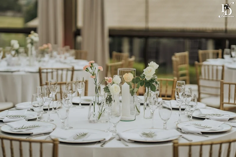 casamento no espaço paraíso em porto alegre cerimônia ao ar livre com decoração minimalista clean e delicada estilo pinterest por life eventos especiais