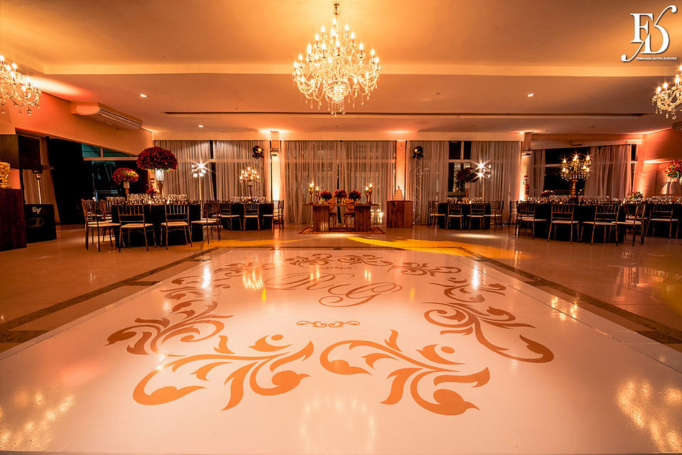 casamento com cerimônia ao ar livre e recepção no salão party room em porto alegre com decoração luxuosa sofisticada elegante em preto dourado e vermelho por life eventos especiais organização e cerimonial de casamento em porto alegre