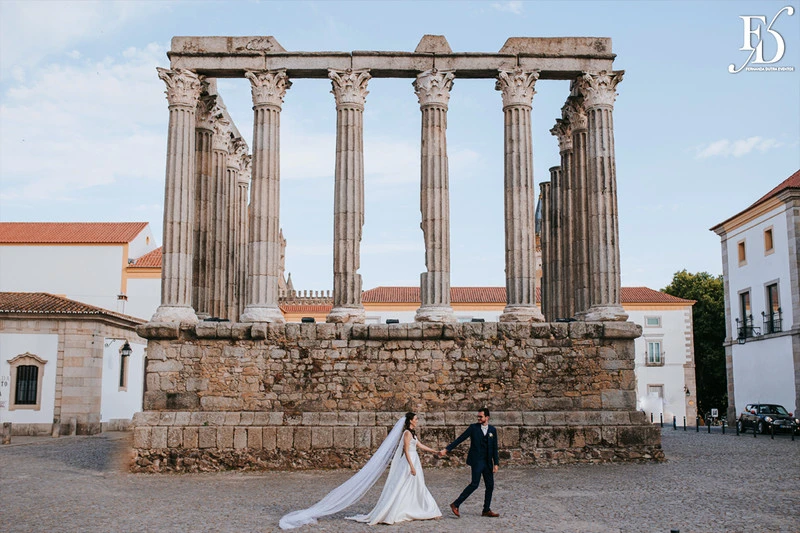 casamento realizado no convento do espinheiro em evora, portugal, organizado por life eventos especiais destination wedding portugal elopement wedding casamento religioso em portugal casamento de brasileiros em portugal templo de diana em évora