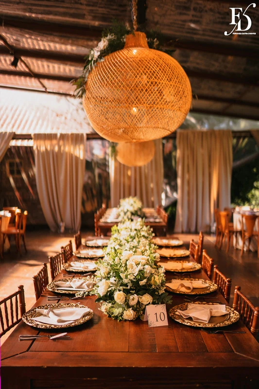 casamento diurno estilo europeu realizado no alto da capela em porto alegre no formato destination wedding com organizacao de life eventos especiais casamento de luxo em porto alegre com decoração luxuosa e clássica