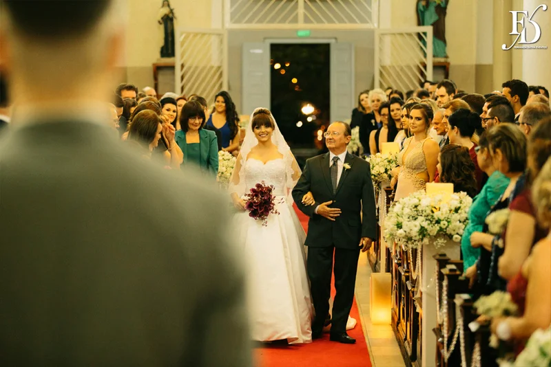 casamento com cerimônia na igreja nossa senhora da conceição igreja matriz de são leopoldo e festa no espaço tao em novo hamburgo com decoração outonal em tons terrosos marsala laranja e amarelo num projeto luxuoso sofisticado e elegante por fernanda dutra cerimonialista em porto alegre por life eventos especiais