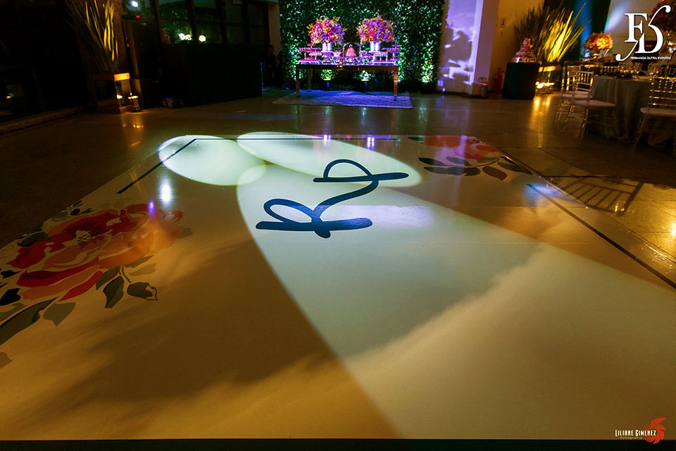 casamento em porto alegre no formato destination wedding com um casal residente na noruega cerimonia na igreja nossa senhora das dores e recepção na praça dos fundadores do grêmio náutico união com decoração colorida descontraída por life eventos especiais cerimonialista de casamento em porto alegre