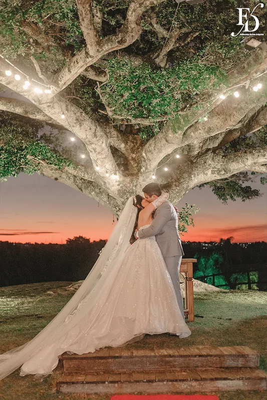 casamento no espaço paraíso cerimônia beijo dos noivos