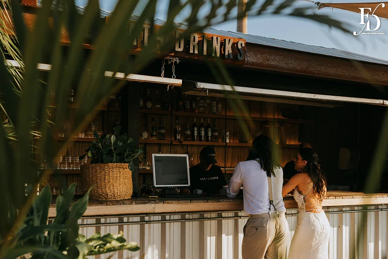 casamento realizado com almoço no le bistrot gourmet em porto alegre e após o almoço celebração de casamento no eat kitchen embarcadero com uma vista fantástica do rio guaíba um por-do-sol de cinema por life eventos especiais