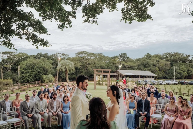 casamento no espaço paraíso em porto alegre cerimônia ao ar livre com decoração minimalista clean e delicada estilo pinterest por life eventos especiais