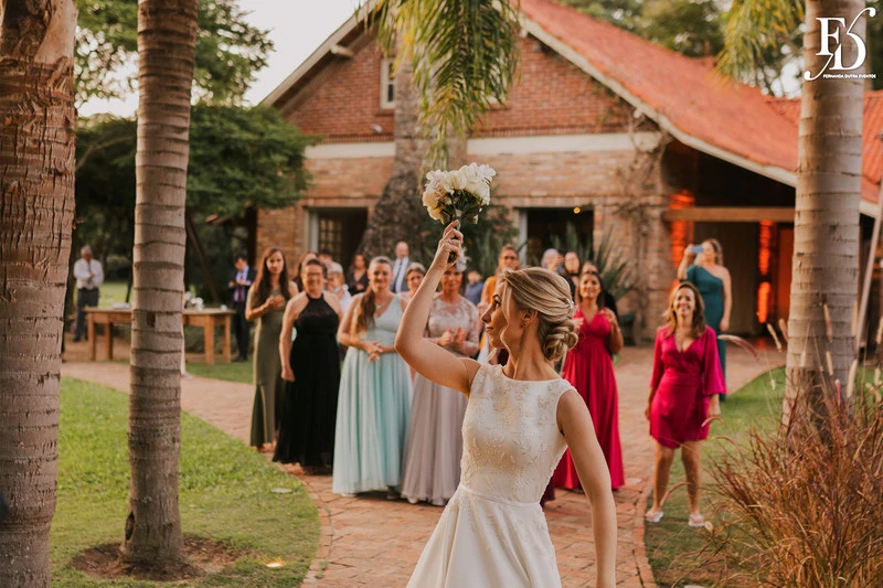 casamento diurno estilo europeu realizado no alto da capela em porto alegre no formato destination wedding com organizacao de life eventos especiais casamento de luxo em porto alegre com decoração luxuosa e clássica