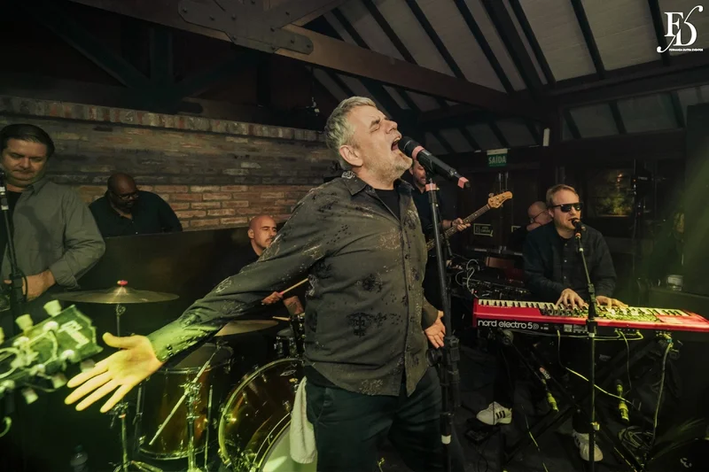 casamento no alto da capela em porto alegre com decoração elegante sofisticada delicada em verde e branco por life eventos especiais tonho croco tributo ao tim maia casamento