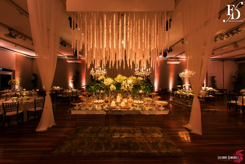 casamento com cerimônia na casa vetro em porto alegre e cerimônia na igreja cristo bom pastor com decoração clean clássica sofisticada e contemporânea em branco verde prataria e cristais por life eventos esepciais cerimonialista wedding planner em porto alegre