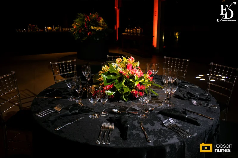 festa de formatura em direito no party room em porto alegre com decoração moderna elegante e sofisticada em preto e marsala com organização projeto e cerimonial de life eventos especiais cerimonialistas em porto alegre