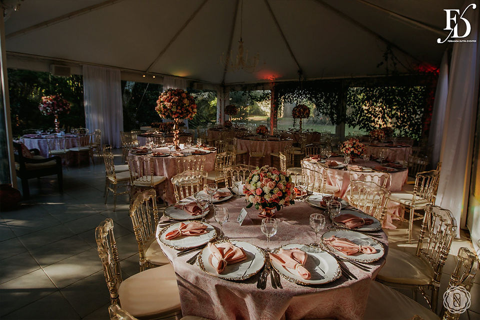 casamento com cerimônia e recepção na casa da figueira em porto alegre com decoração romântica e delicada em rosa ouro rosê e perolas criando um clima harmonioso e delicado por life eventos especiais assessoria e organização de casamento em porto alegre