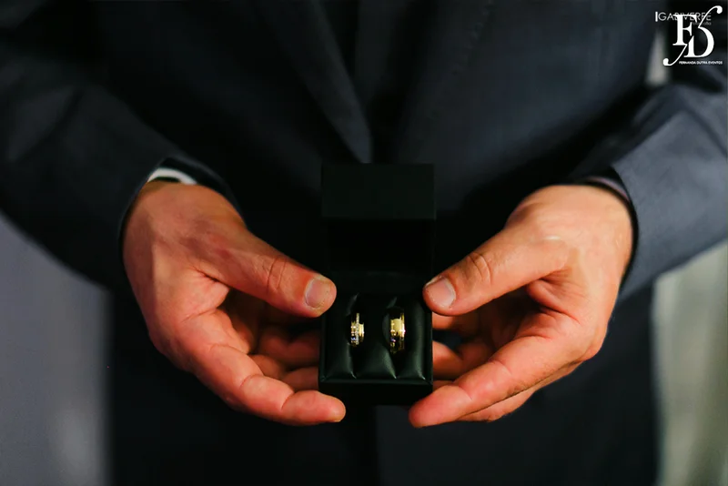 casamento com cerimônia na basílica nossa senhora das dores em porto alegre e festa na casa vetro com decoração luxuosa sofisticada exuberante em tons de rosa com parede de flores com organização projeto e cerimonial de life eventos especiais cerimonialista de casamentos em porto alegre