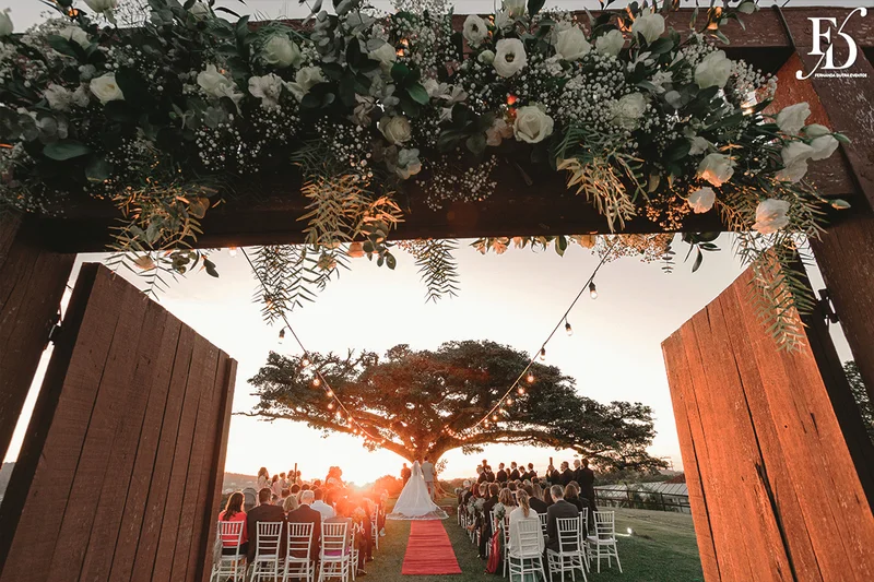 casamento no espaço paraíso cerimônia noivo no altar