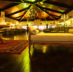 casamento com cerimônia na igreja são pedro em porto alegre e recepção no salão bavária da sociedade germânia em porto alegre com decoração clean clássica em prata e amarelo por life eventos especiais cerimonialista para festa de casamento em porto alegre