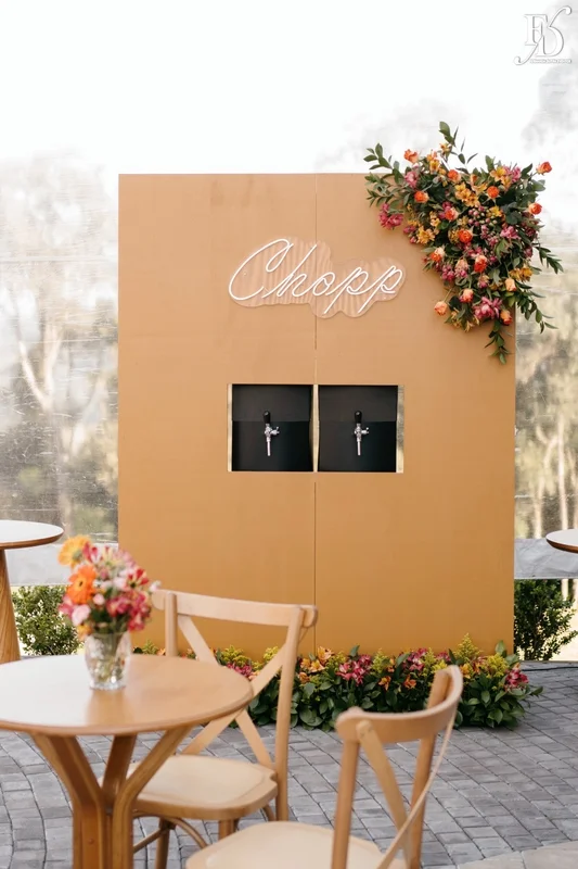 tótem de chopp em casamento na serra gaúcha