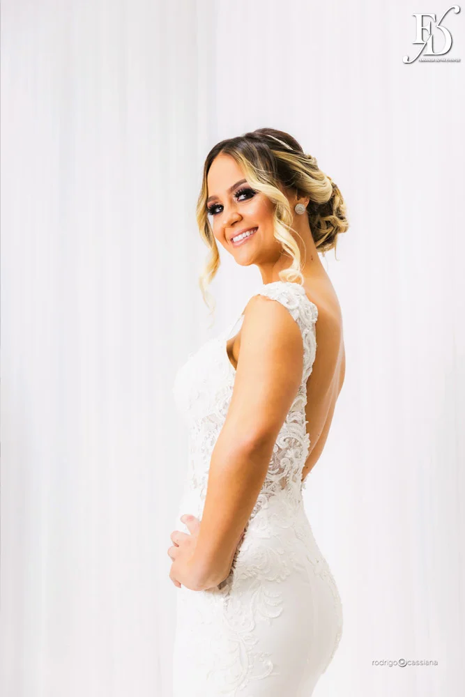 casamento do goleiro brenno do grêmio de porto alegre com a linda victoria fogazzi com uma cerimônia ao ar livre em porto alegre num lindo entardecer de verão e recepção em tons de marsala no salão principal da sede campestre da associação do ministério público por life eventos especiais cerimonialista em porto alegre