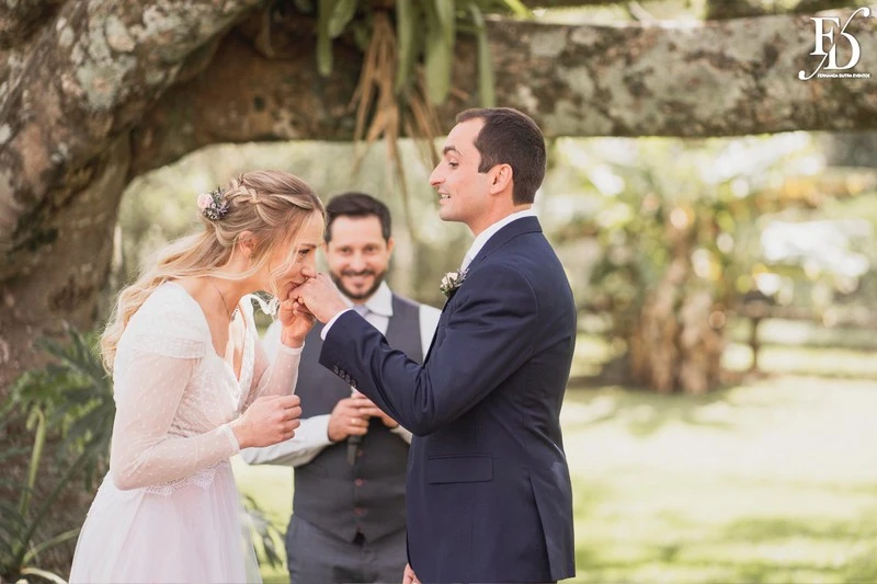 casamento diurno almoço de domingo em família no alto da capela cerimônia ao ar livre