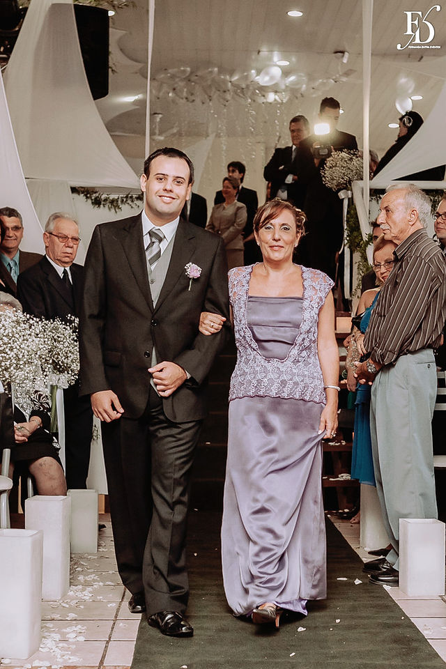 casamento descontraído e divertido com decoração simples em verde e branco com cerimônia no local realizado na sociedade de engenharia do rs casamento da cerimonialista fernanda dutra da life eventos especiais cerimonialista em porto alegre para casamento