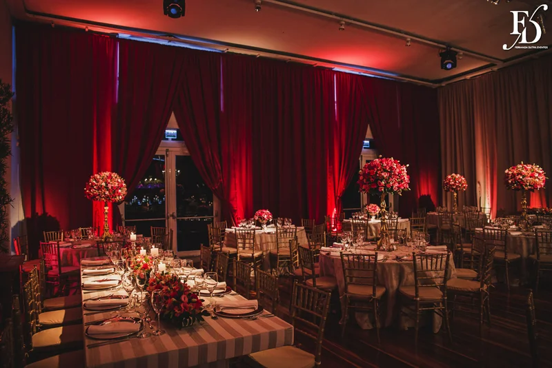 casamento com cerimônia no salão da casa vetro em porto alegre com decoração sofisticada luxuosa requintada com inspiração francesa por life eventos especiais cerimonialista em porto alegre especializada em casamento