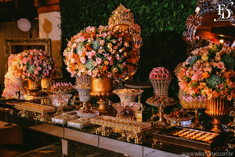 casamento luxuoso no clube veleiros do sul em porto alegre com decoração em dourado fechamento do teto em voil e espelhos venezianos cerimônia na igreja santa teresinha e santíssimo sacramento na redenção com organização e cerimonial de fernanda dutra da life eventos especiais organizadora de eventos em porto alegre