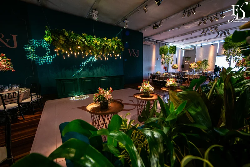 casamento com cerimônia na igreja santa teresinha do menino jesus e festa e recepção na casa vetro em Porto Alegre com organização e cerimonial de fernanda dutra da life eventos especiais cerimonialista em porto alegre