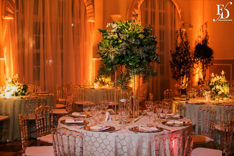 celebração de casamento civil realizada no salão imperatriz da associação leopoldina juvenil em porto alegre estilo botânico greenery luxuoso e sofisticado por life eventos especiais