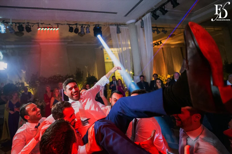 celebração de casamento civil realizada no salão imperatriz da associação leopoldina juvenil em porto alegre estilo botânico greenery luxuoso e sofisticado por life eventos especiais