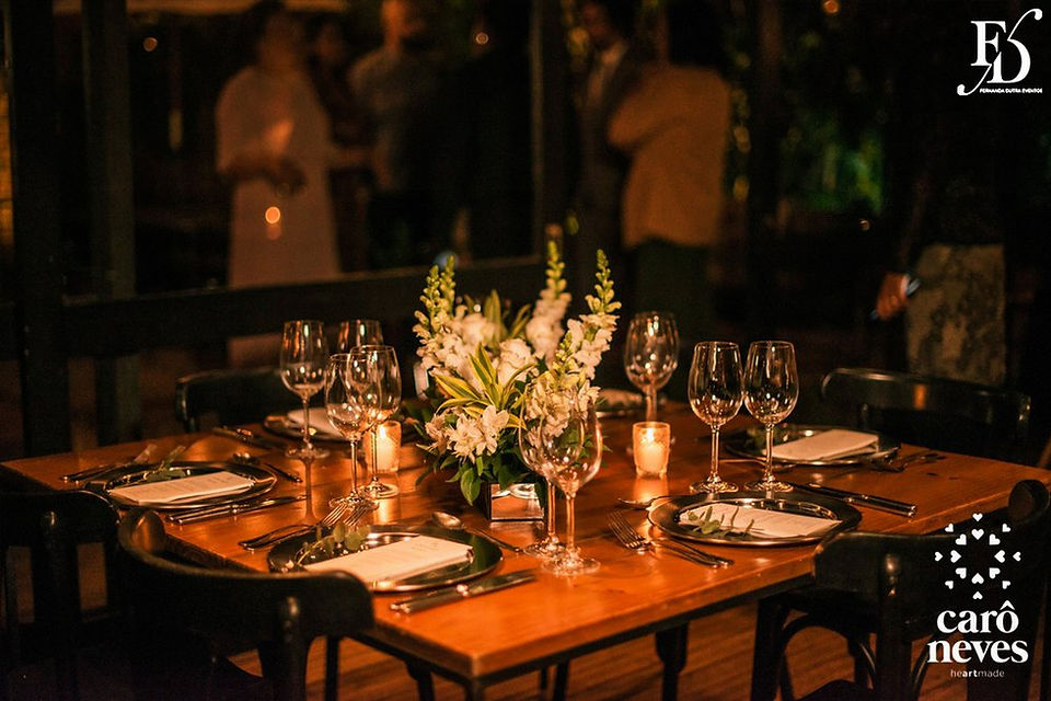 Celebre o seu mini-wedding ou casamento civil com sofisticação no Le Bistrot Gourmet em Porto Alegre. A Life Eventos Especiais oferece uma decoração elegante, clássica e clean para tornar o seu dia inesquecível. Entre em contato conosco agora e reserve a sua data.