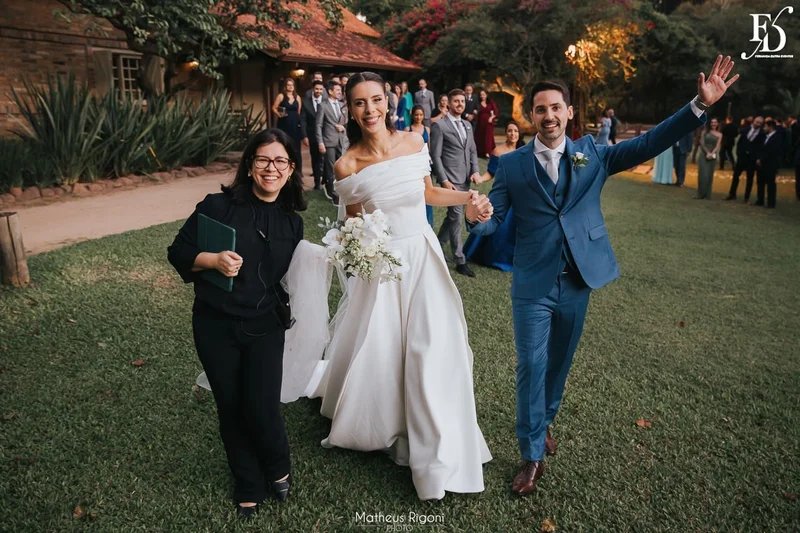 casamento elegante e sofisticado no alto da capela em porto alegre com decoração botânica greenery em verde e branco por life eventos especiais