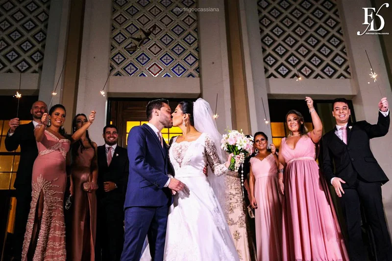 casamento com cerimônia na igreja santa teresinha do menino jesus e festa e recepção na casa vetro em Porto Alegre com organização e cerimonial de fernanda dutra da life eventos especiais cerimonialista em porto alegre