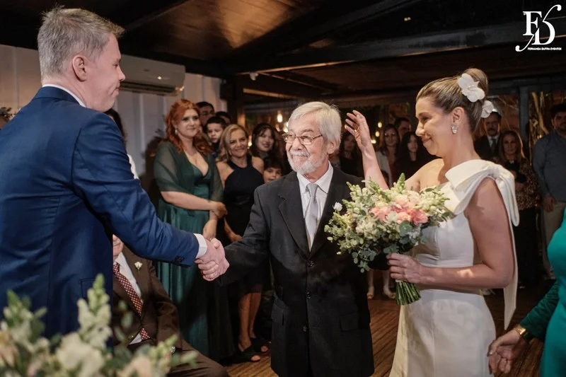 casamento mini-wedding realizado no Le Bistrot Gourmet em Porto Alegre com projeto de decoração delicado, romântico e elegante em tons pastéis