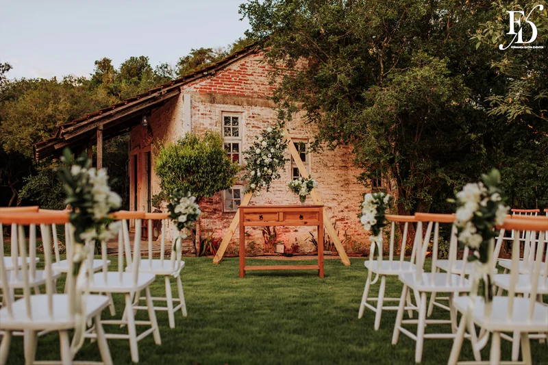 casamento realizado na casa na chácara em porto alegre mini-wedding intimista para 40 convidados com decoração clássica e elegante em branco e verde por life eventos especiais cerimonialistas em porto alegre