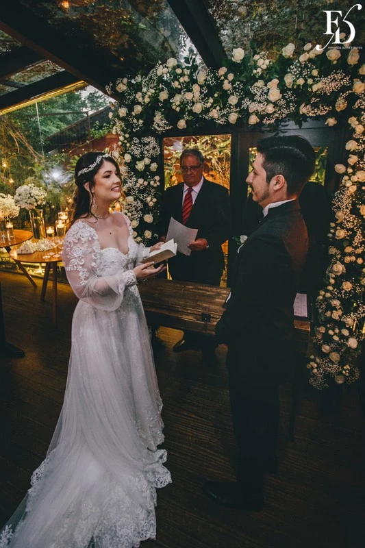 casamento com estética "old money" realizado no le bistrot gourmet em porto alegre por life eventos especiais mini-wedding casamento porto alegre