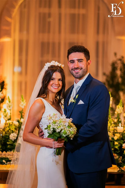 celebração de casamento civil realizada no salão imperatriz da associação leopoldina juvenil em porto alegre estilo botânico greenery luxuoso e sofisticado por life eventos especiais