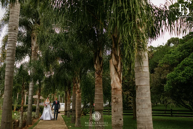 casamento diurno realizado em porto alegre rs no alto da capela por life eventos especiais cerimonialista wedding planner especializada em casamentos de alto padrão em porto alegre decoração boho chic botânica em tons de nude rosa e verde por life eventos especiais