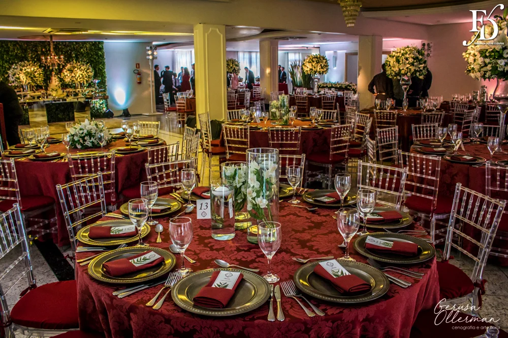 casamento do goleiro brenno do grêmio de porto alegre com a linda victoria fogazzi com uma cerimônia ao ar livre em porto alegre num lindo entardecer de verão e recepção em tons de marsala no salão principal da sede campestre da associação do ministério público por life eventos especiais cerimonialista em porto alegre