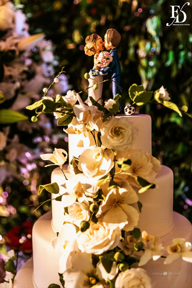 casamento do goleiro brenno do grêmio de porto alegre com a linda victoria fogazzi com uma cerimônia ao ar livre em porto alegre num lindo entardecer de verão e recepção em tons de marsala no salão principal da sede campestre da associação do ministério público por life eventos especiais cerimonialista em porto alegre