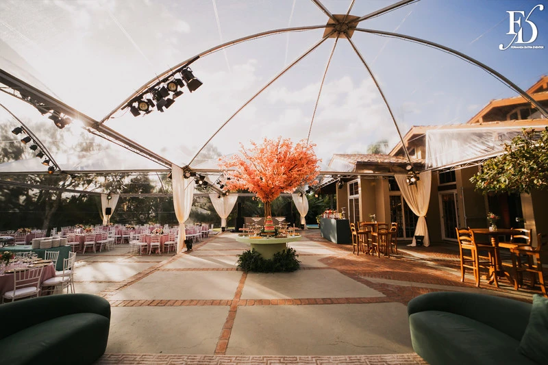 casamento realizado na alameda figueira em cachoeirinha com decoração romântica e delicada em tons de rosa e verde com bouganvilles por life eventos especiais assessoria e cerimonial de casamentos em porto alegre