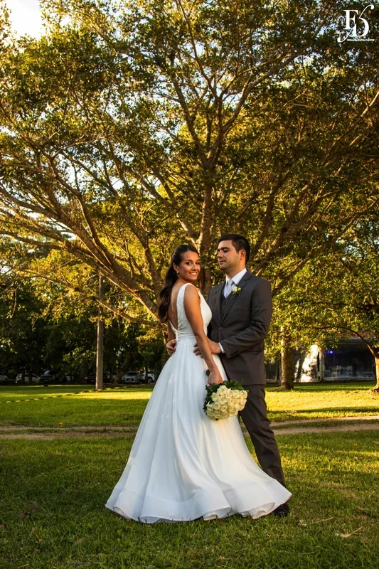 noivos no jardim do sitio da figueira