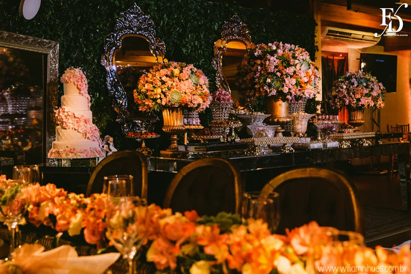 casamento luxuoso no clube veleiros do sul em porto alegre com decoração em dourado fechamento do teto em voil e espelhos venezianos cerimônia na igreja santa teresinha e santíssimo sacramento na redenção com organização e cerimonial de fernanda dutra da life eventos especiais organizadora de eventos em porto alegre