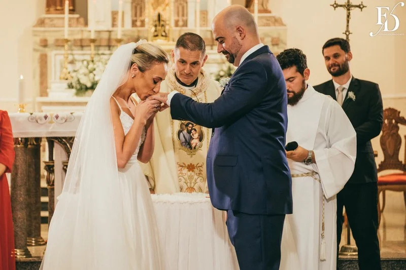 casamento realizado na igreja santa cecília em porto alegre e recepção no le bistrot gourmet com decoração colorida vibrante tropical por life eventos especiais cerimonialista de casamento em porto alegre