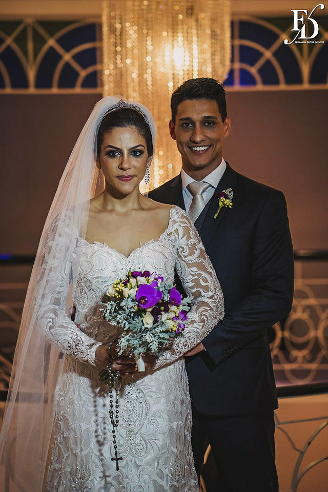 casamento com cerimônia na igreja do santíssimo sacramento e santa teresinha em porto alegre e recepção e festa no maison carlos gomes mansão opera hall com proposta de decoração moderna elegante sofisticada e contemporânea em preto prata e flores coloridas com homenagem a nossa senhora de fatima padroeira por life eventos especiais cerimonialista em porto alegre