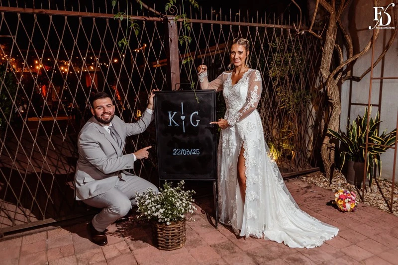 casamento mini-wedding realizado no lá nos fundos em porto alegre restaurante puppi baggio com decoração boho minimalista em verde e branco festa animada e descontraída com cerimonial de life eventos especiais cerimonialista de casamento em porto alegre 