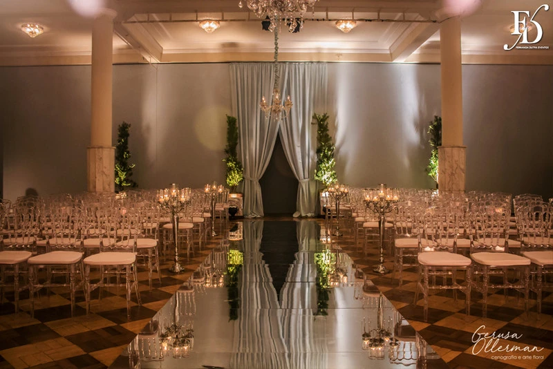 casamento com decoração luxuosa na associação leopoldina juvenil em porto alegre cerimônia no salão imperatriz e recepção no salão leopoldina com decoração clássica elegante sofisticada casamento luxo por life eventos especiais
