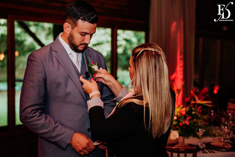 casamento judaico realizado no sítio da figueira em porto alegre com decoração exuberante botânica tropical festa linda com passarela de espelho cerimônia de casamento ao ar livre por life eventos especiais cerimonialista em porto alegre organização de casamentos cerimonial