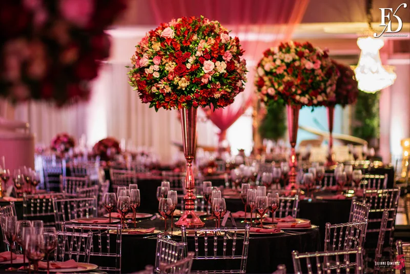 casamento com cerimônia na igreja santa teresinha da josé bonifácio em porto alegre e santissimo sacramento e recepção no salão dos espelhos do clube do comércio na andradas por life eventos especiais com decoração elegante sofisticada e luxuosa em porto alegre assessoria e cerimonial de eventos