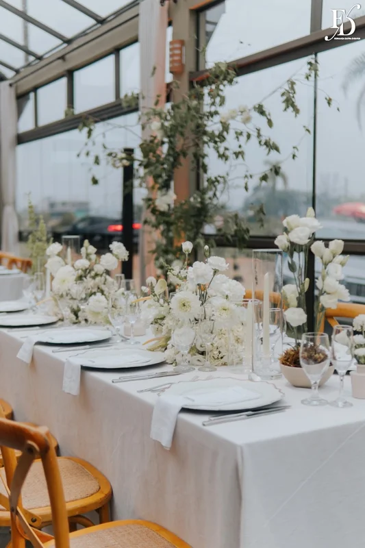recepção no espaço paraíso em porto alegre viamão alvorada mesa dos noivos classica europea stylling cloud dancer