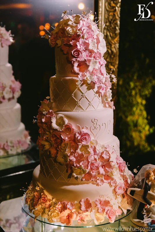 casamento luxuoso no clube veleiros do sul em porto alegre com decoração em dourado fechamento do teto em voil e espelhos venezianos cerimônia na igreja santa teresinha e santíssimo sacramento na redenção com organização e cerimonial de fernanda dutra da life eventos especiais organizadora de eventos em porto alegre