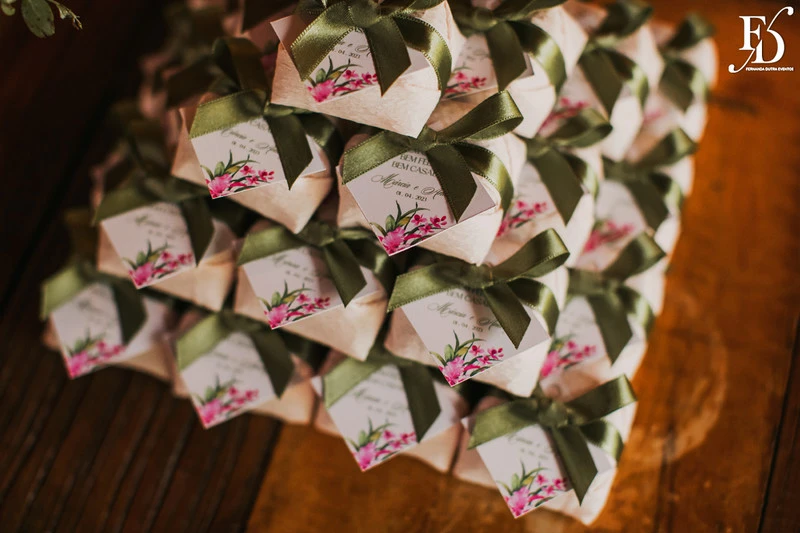 casamento realizado na alameda figueira em cachoeirinha com decoração romântica e delicada em tons de rosa e verde com bouganvilles por life eventos especiais assessoria e cerimonial de casamentos em porto alegre