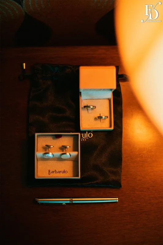 casamento com cerimônia realizada às 15h na Basílica Nossa Senhora das Dores em Porto Alegre e recepção no Alto da Capela. Coquetel na área externa embalado com jazz e por-do-sol, jantar formal, decoração exuberante e linda, em estilo botânico e muitas cores, luxuoso e lindo, por Life Eventos Especiais