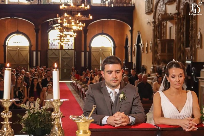 noivos no altar na igreja nossa senhora das dores